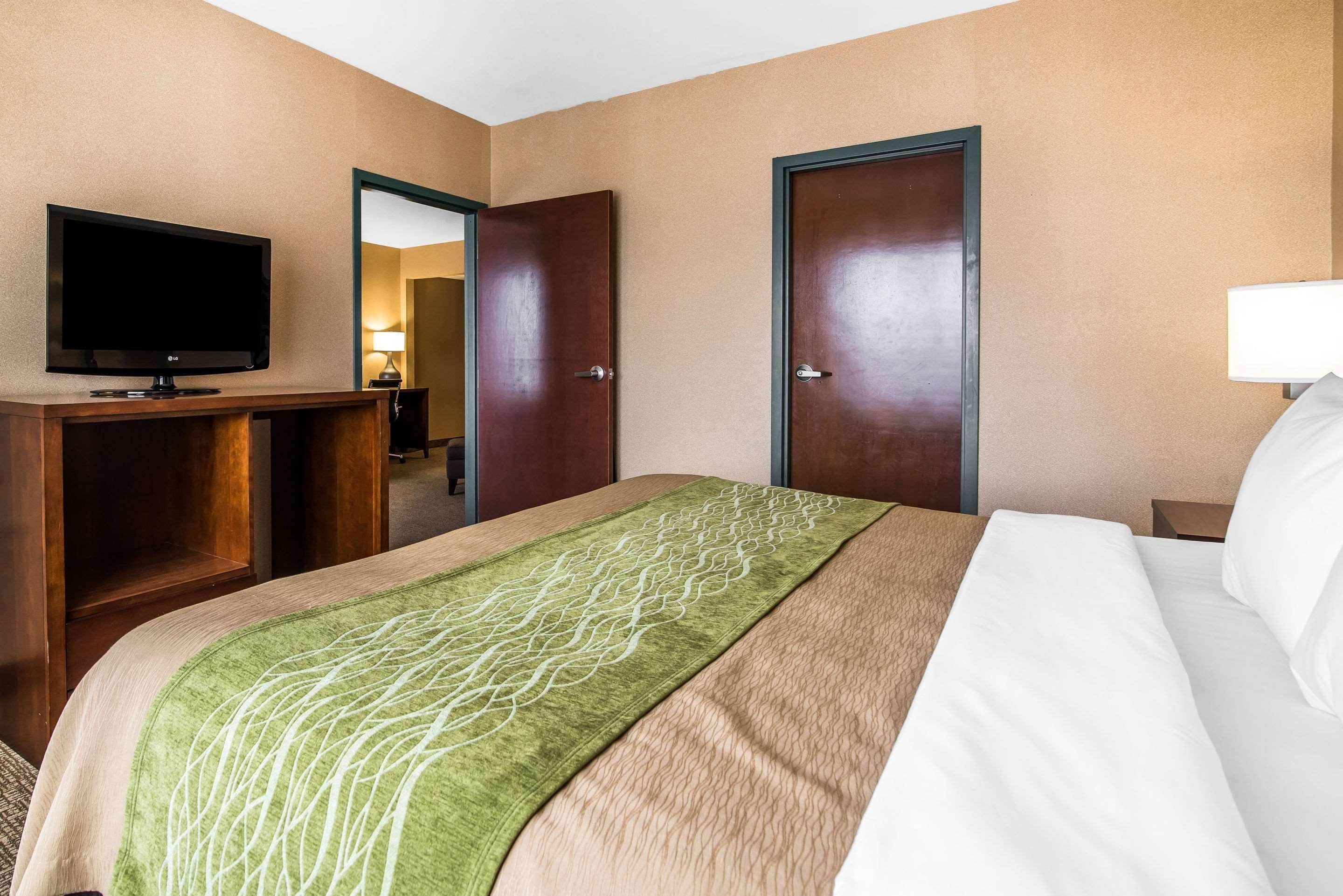 Quality Inn & Suites Towanda Exterior photo